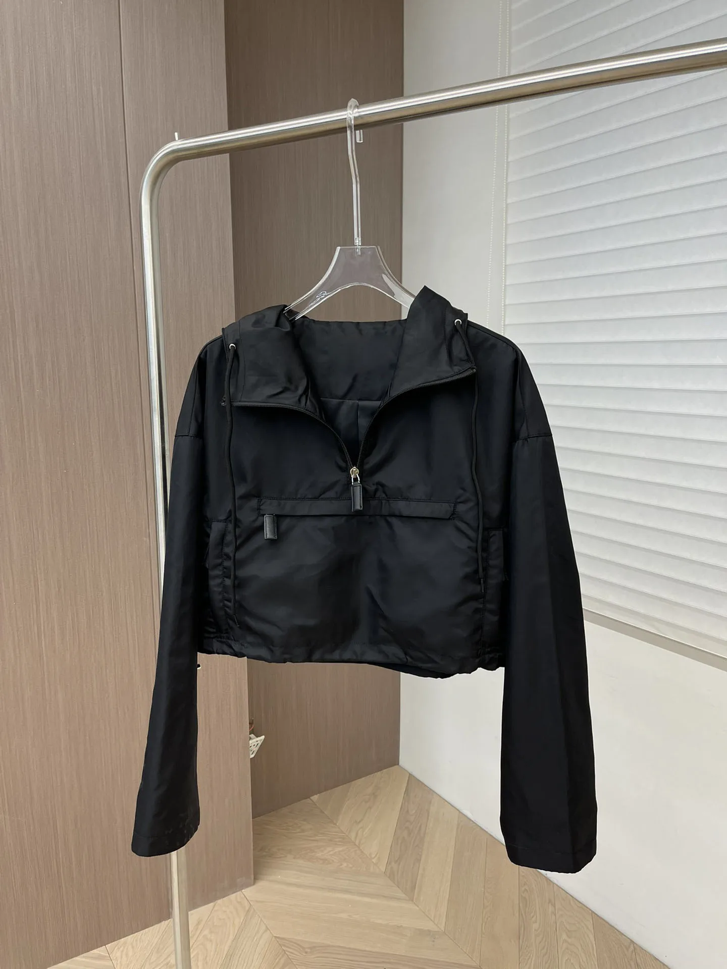 

Свитер с капюшоном, на молнии, с большим карманом и поясом