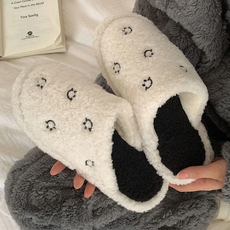 

Новые зимние тапочки женские осенние теплые закрытые пушистые плюшевые сланцы мужские домашние симпатичные белые шлепанцы для дома