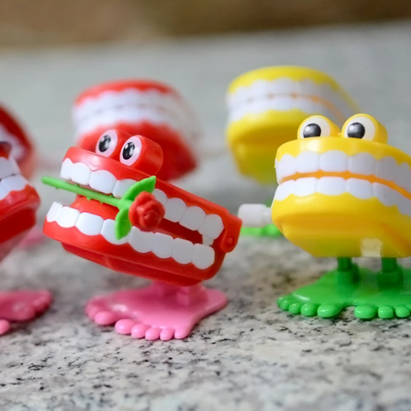 Детская игрушка-скакатка с цепочкой