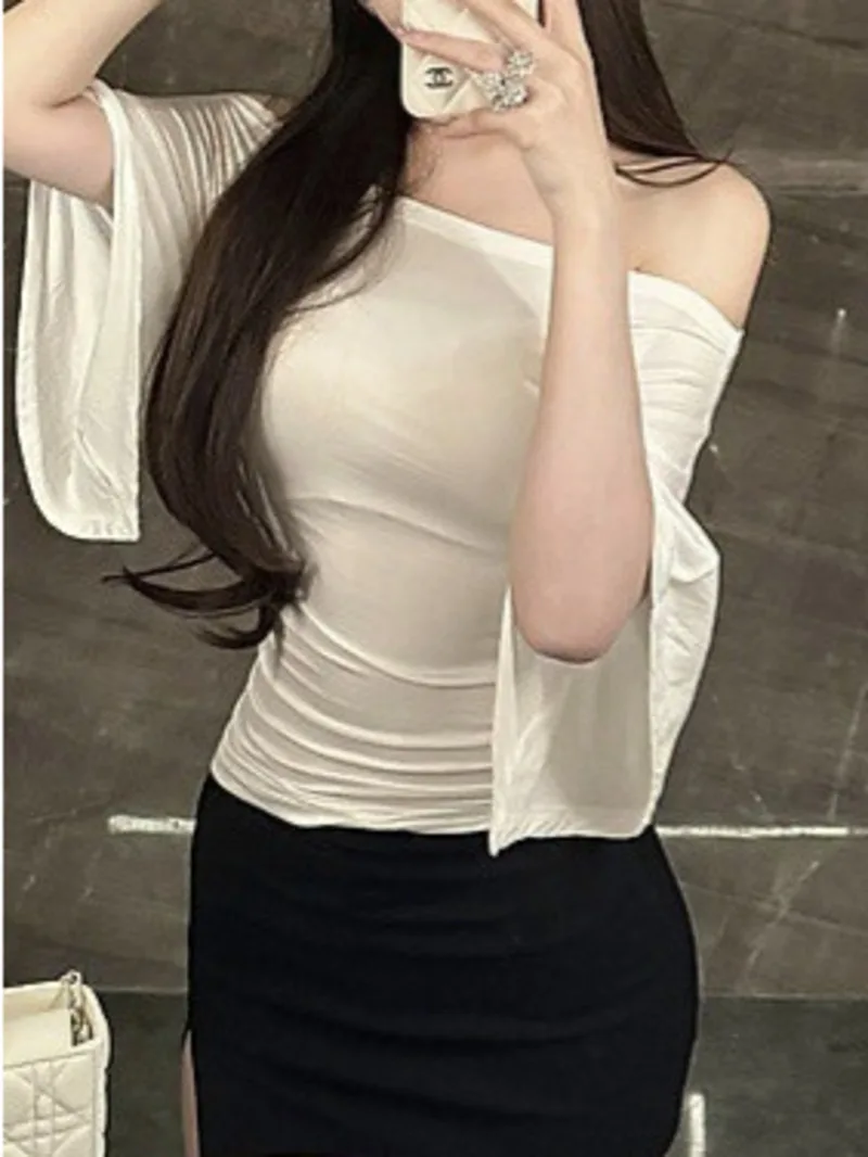 Фото Pure Desire Spicy Girl Сексуальная женская футболка с рукавами «летучая мышь» и разрезом на шее с открытыми плечами 2024, летний однотонный тонкий топ с затягивающейся талией CVXE №1