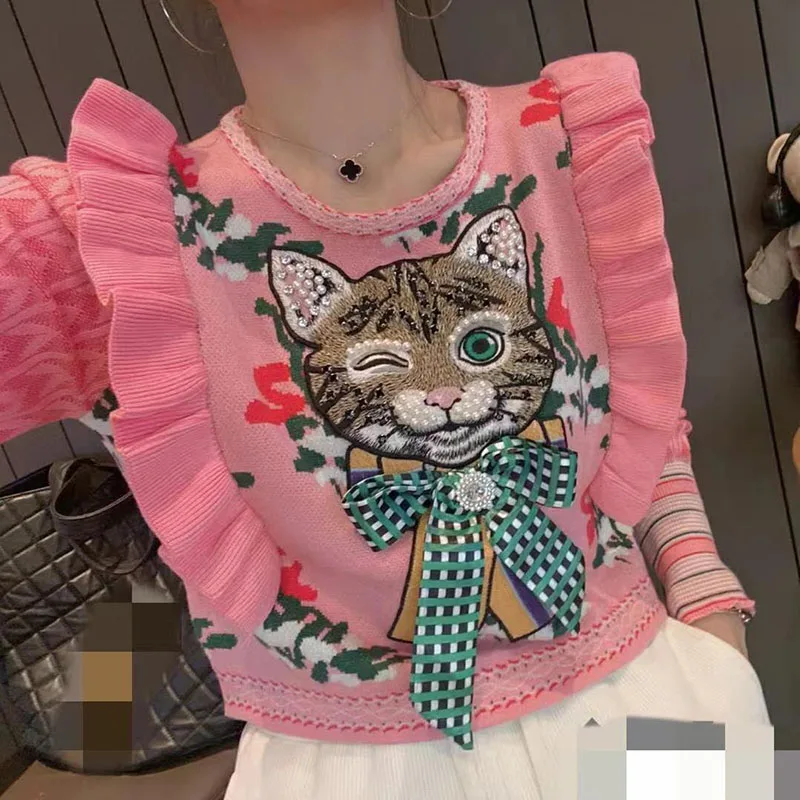 Короткий трикотажный женский свитер с круглым вырезом свободный оборками и