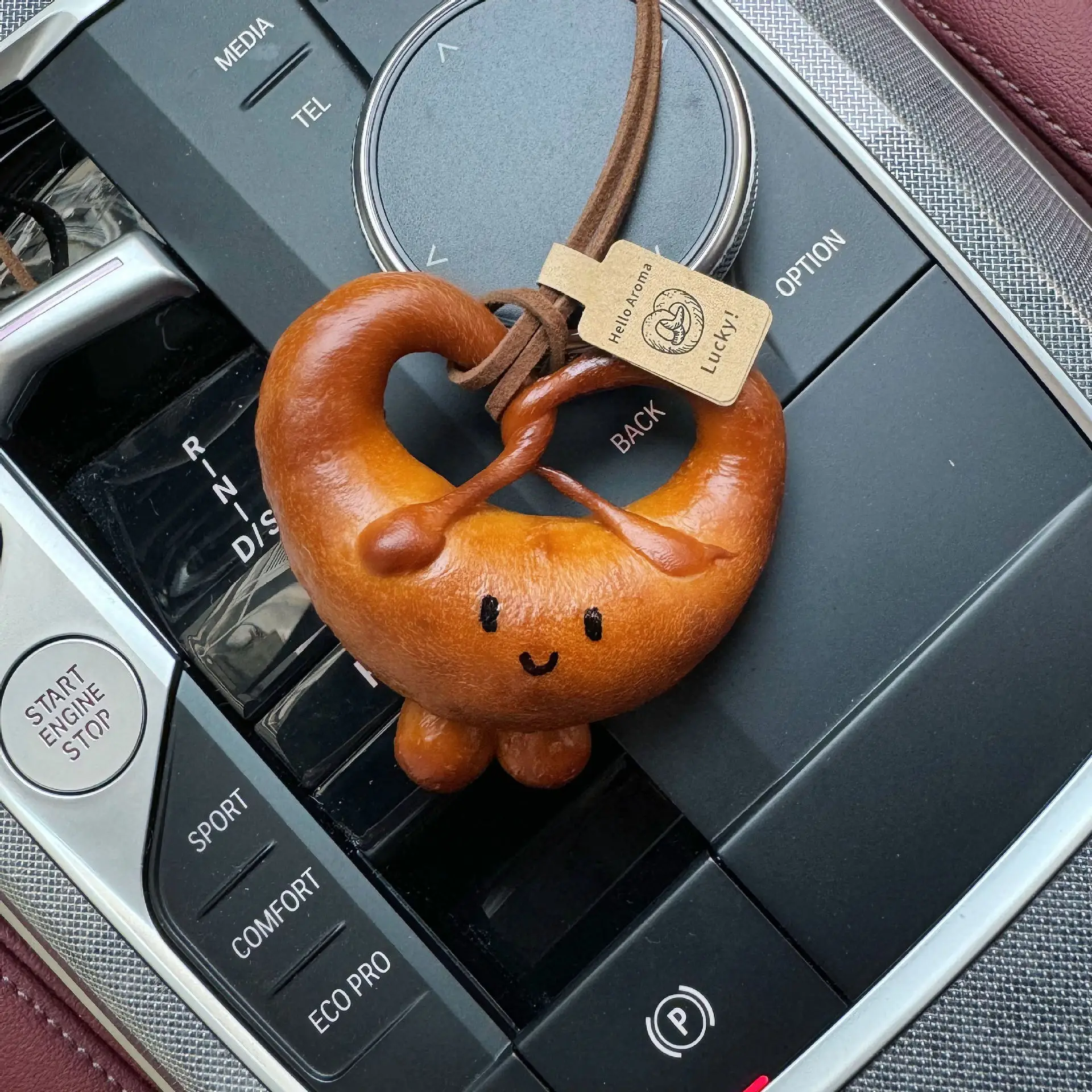 Брелок для хлеба ручной работы пробковый ремешок зеркало заднего вида подвесное