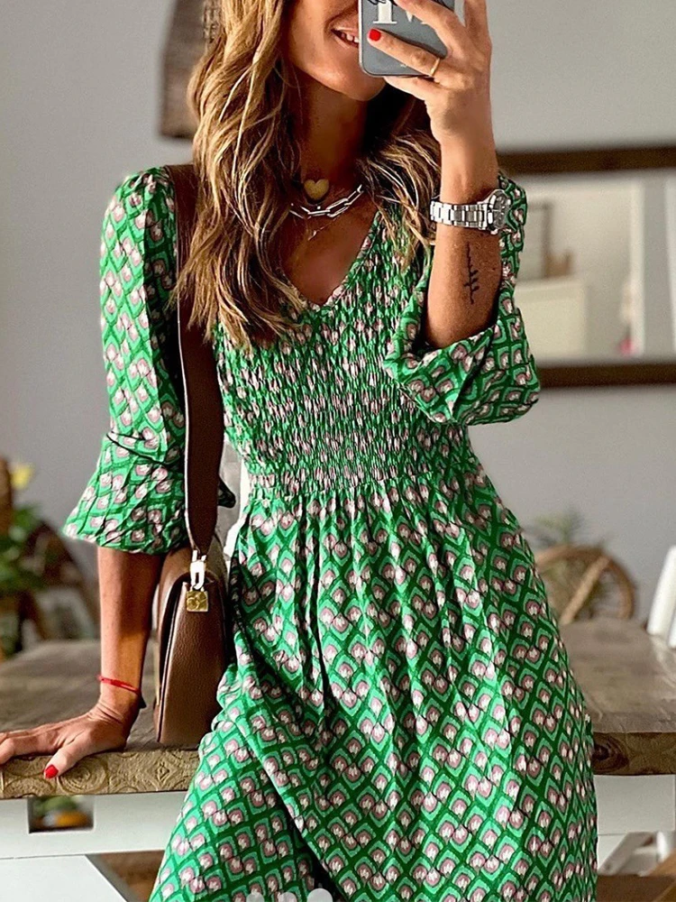 Женское платье с V-образным вырезом винтажным принтом и коротким рукавом |