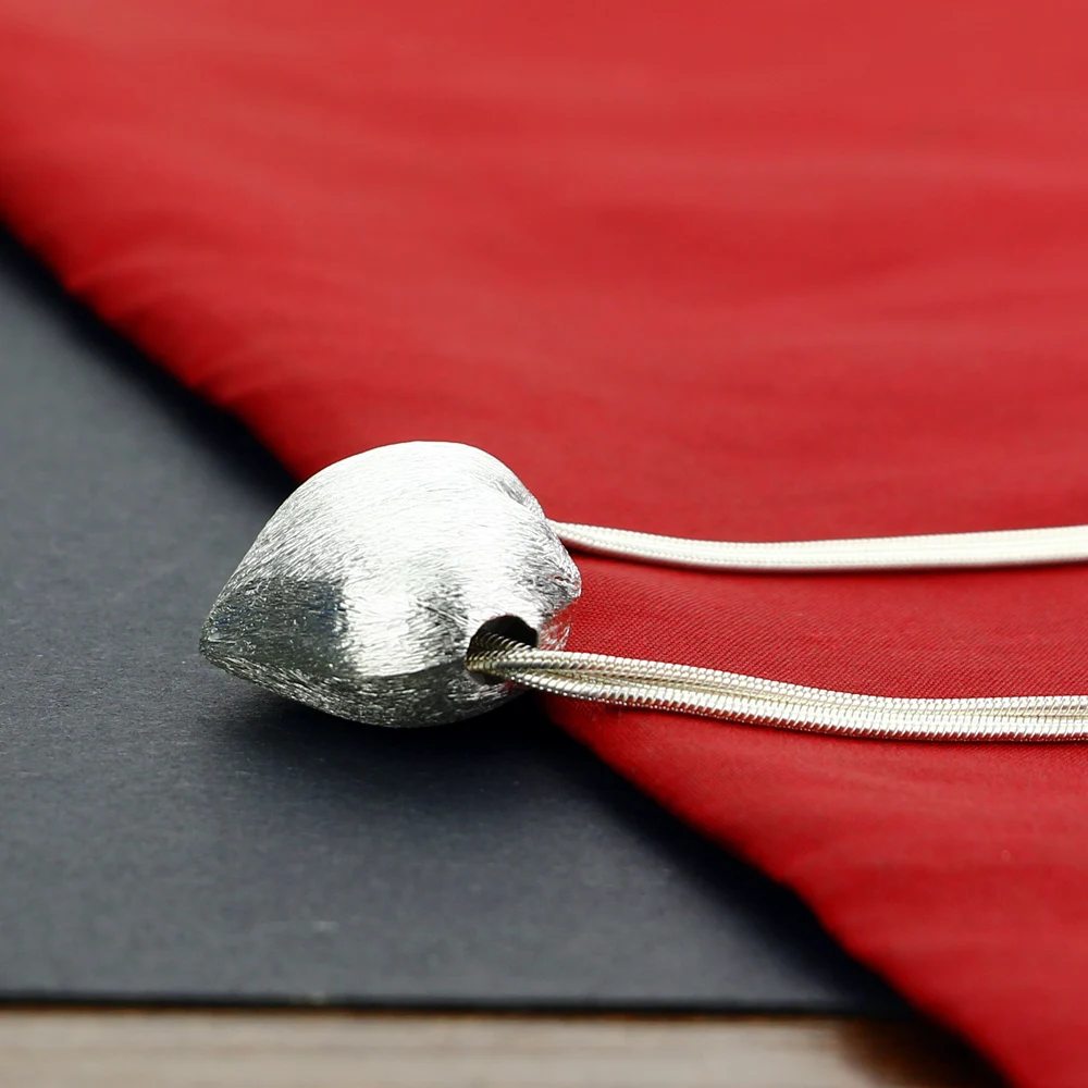 Трехцепочка цепочка в виде змеи ожерелье с подвеской форме сердца несколько