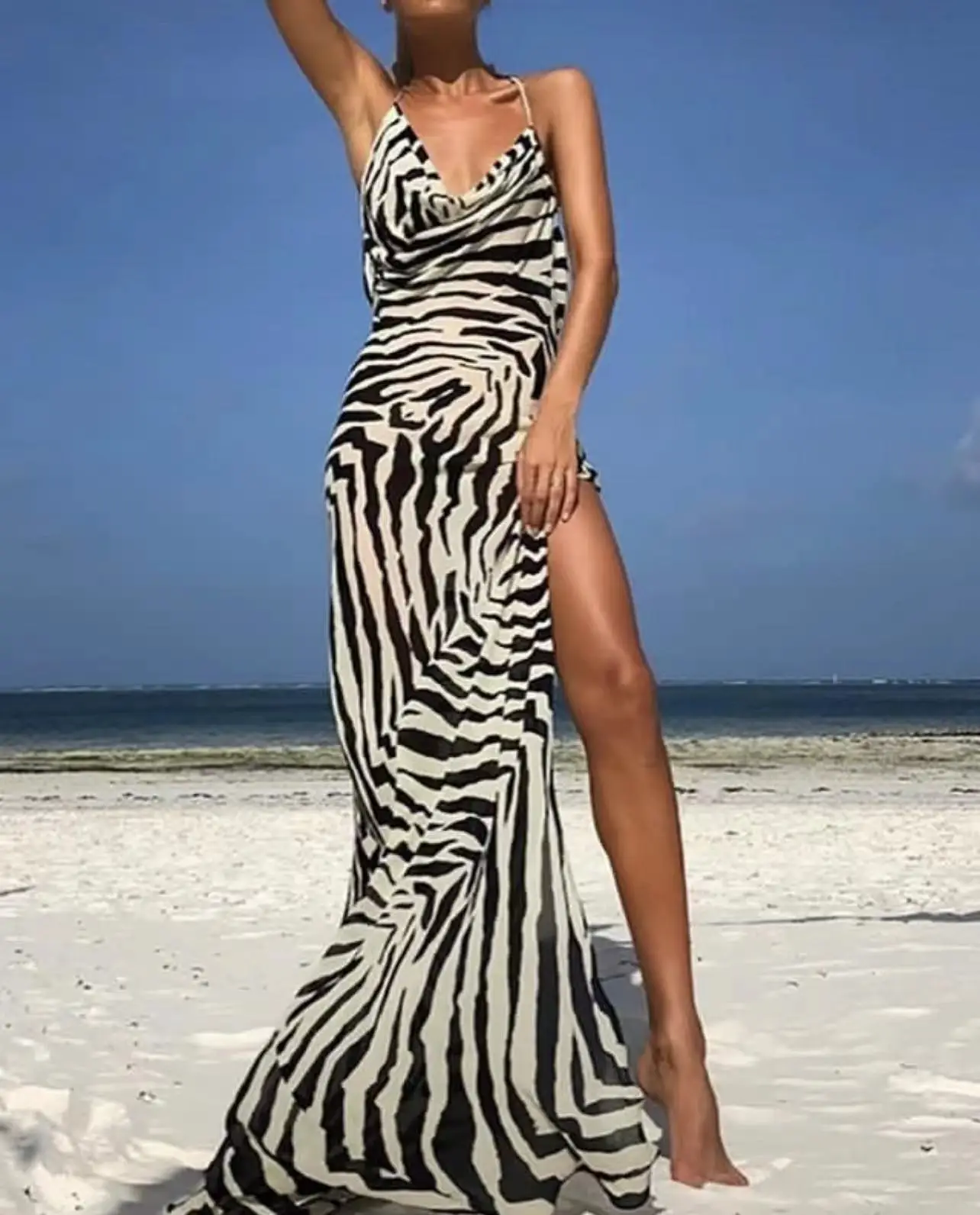 

Latest 2022 Autumn Top Quality Collection Golden Fiber Puff Lantern Sleeve Frill Ruffles Cartoon Print Midi Dress for Women