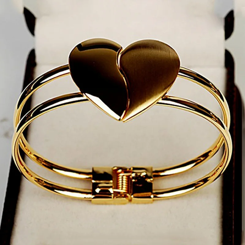 

Women's Fashion Heart Shaped Exaggerated Open Bracelet Shiny Love Heart Bracelet Metal Color Jewelry Ornaments