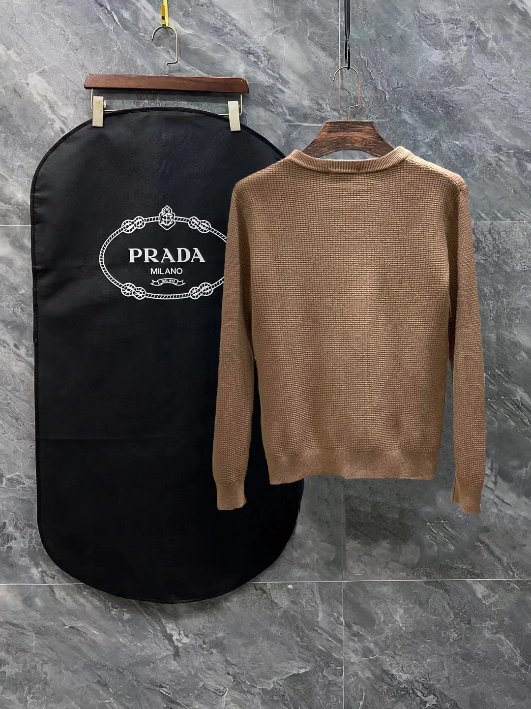 Свитер PRADA высокое качество Мода согреться Тонкая посадка вязаный Износостойкий