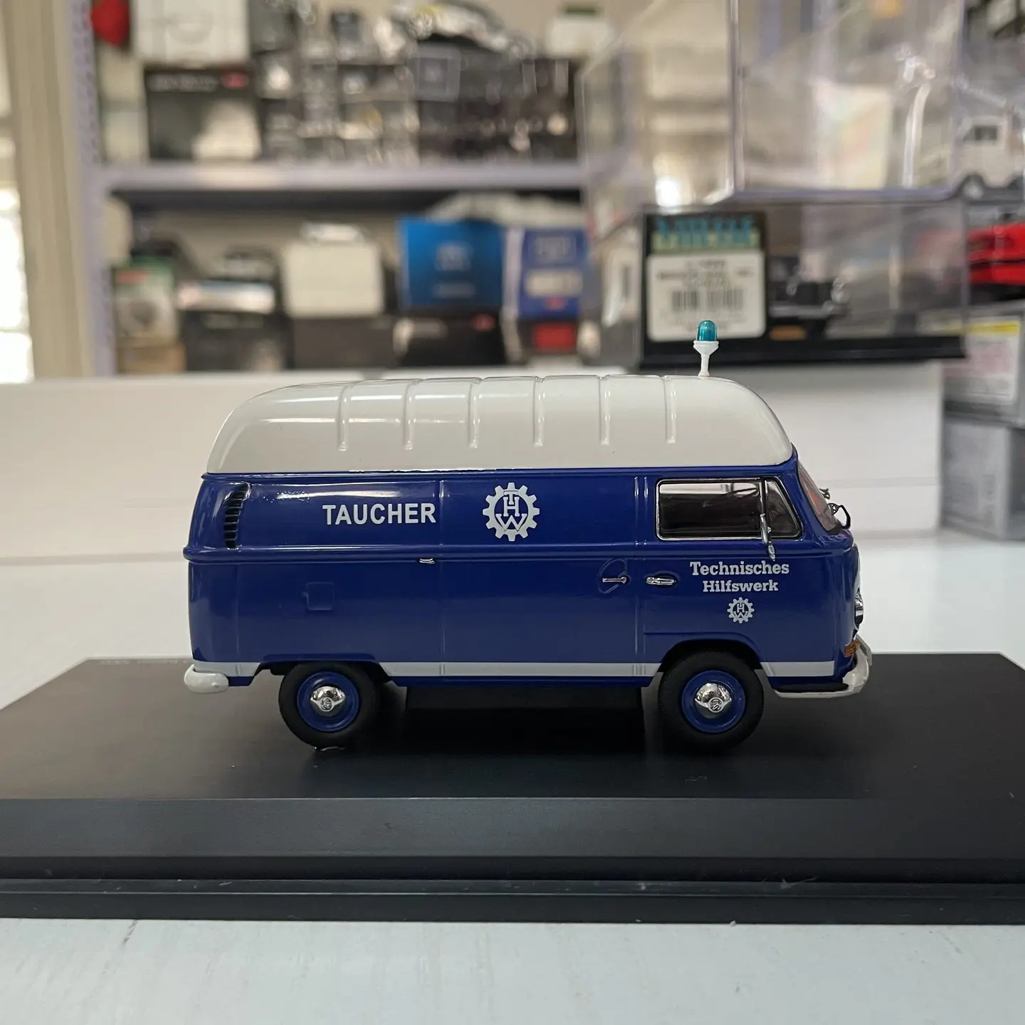 Фото Модель грузовика Schuco T2A THW Taucher из литого сплава, масштаб 1:43, классика, ностальгия, подарки для взрослых, сувенир, статическая модель для демонстрации №3