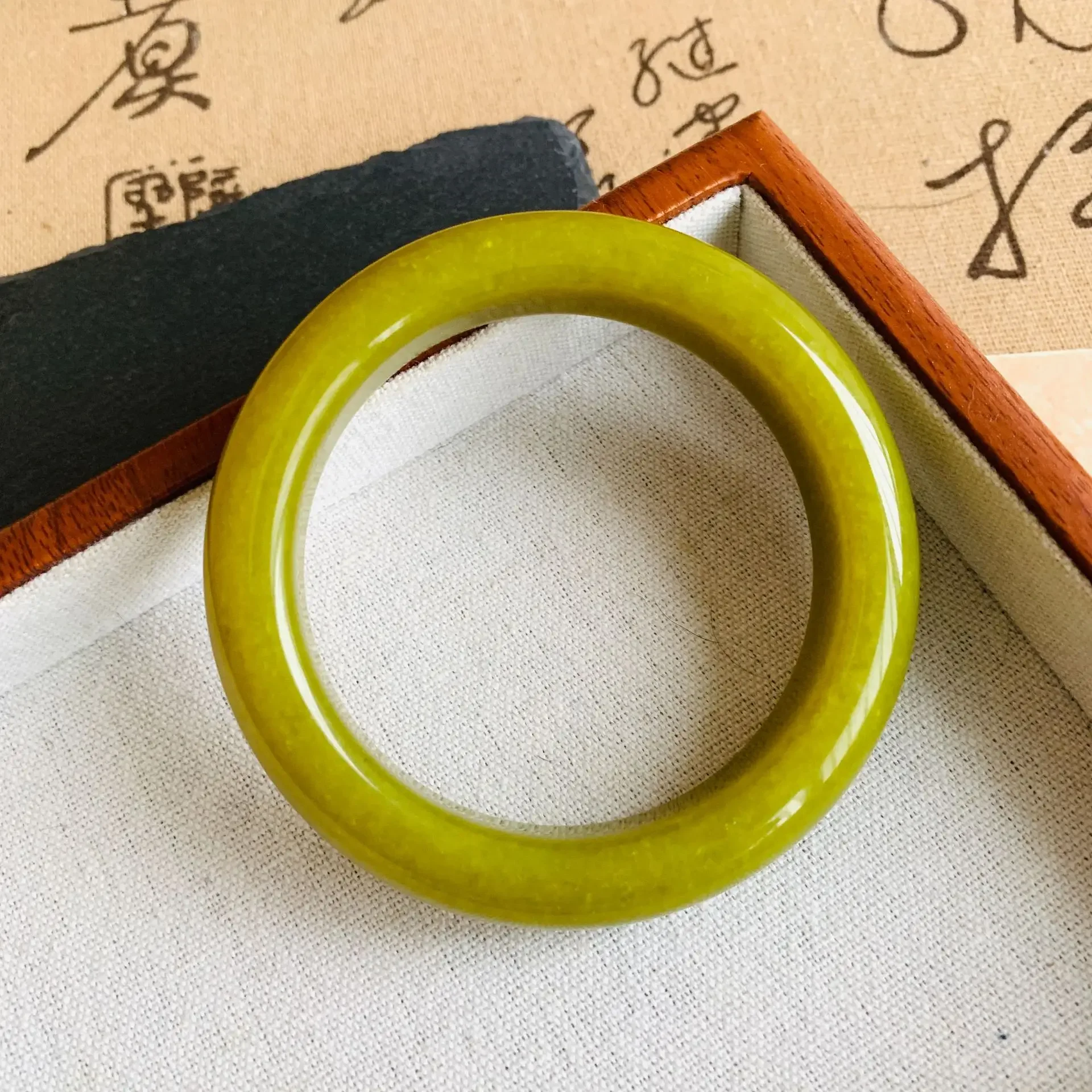 Натуральный желтый нефритовый браслет цвета авокадо женский из натурального