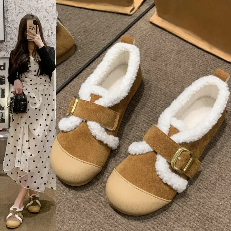 Женские ботильоны с круглым носком на плоской подошве меховой пряжкой