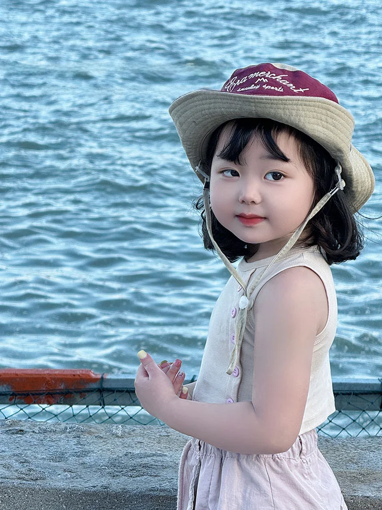 Весенне-летняя шляпа от солнца детская с вышитыми буквами контрастных цветов для