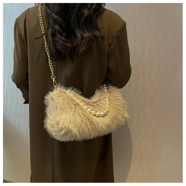 Рисунок 6 - Плюшевые сумочки в стиле ретро