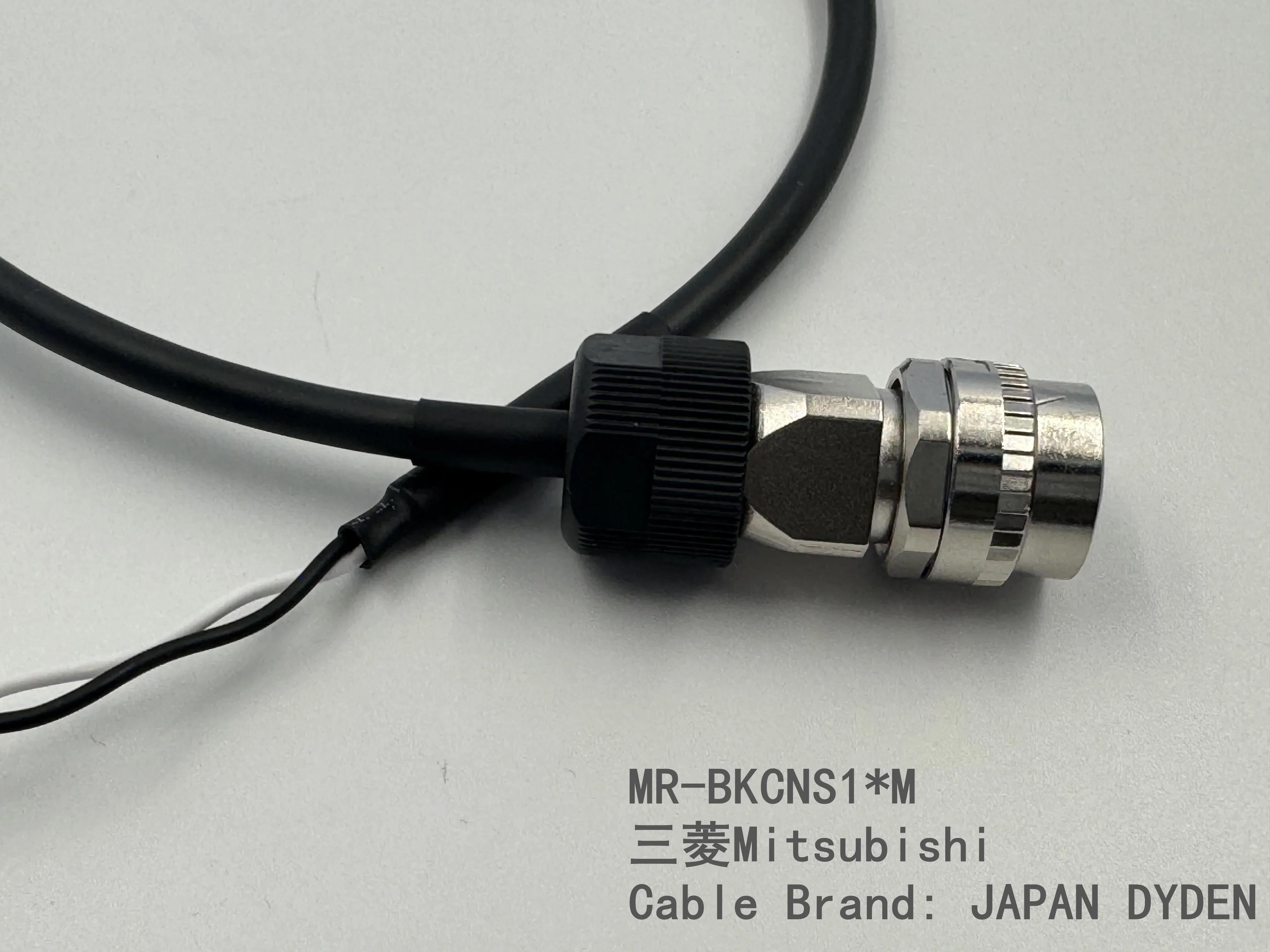 Фото MR-BKCNS1-3M serwo mitsubishiAC, спецификация MELSERVO/комплект электромагнитных тормозных разъемов (тип подключения одним касанием) №3