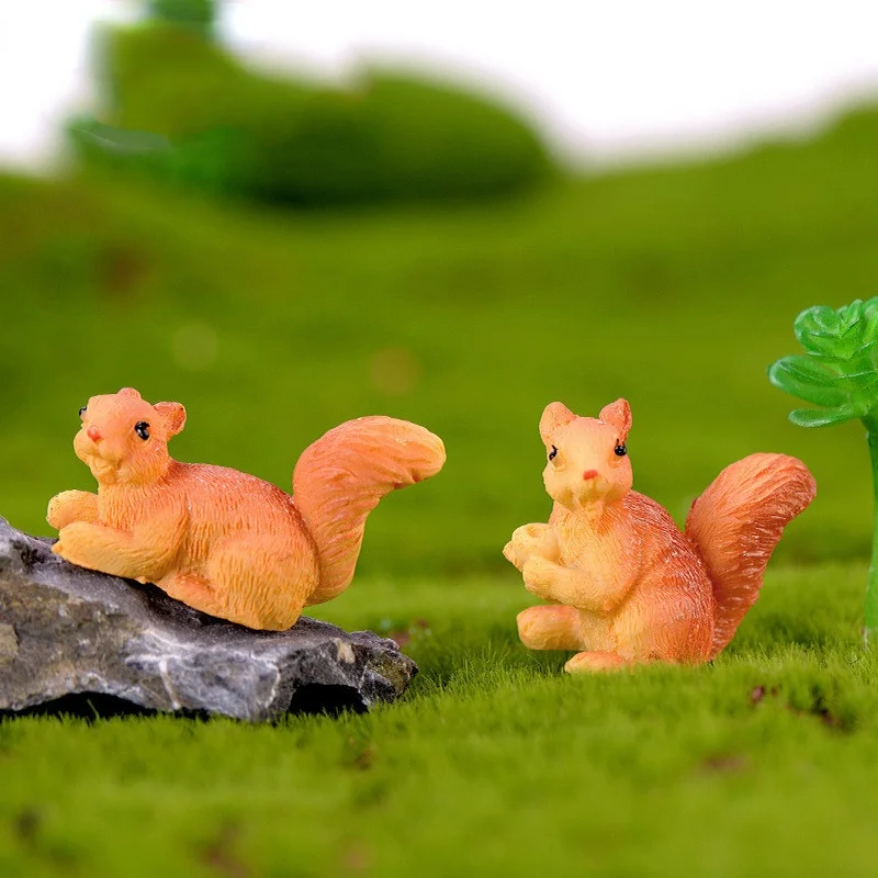 

2022 Popular Party Home Decoration Accessories Resin Cute Squirrel Miniature Fairy Easter Animal Garden Figurines Home Decor