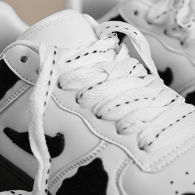 Men's Woman Black and White Splicing Board Shoes Casual Sports Shoes Men's Lace-up Sports Skateboard Shoes