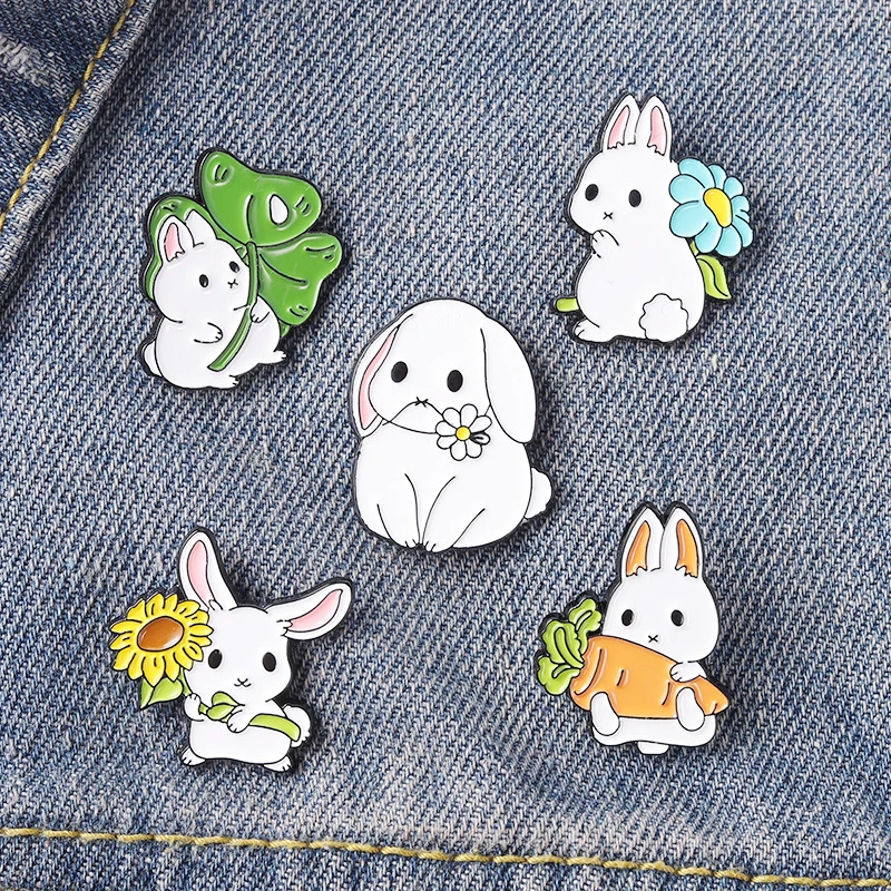 

Big-eared Rabbit Enamel Pins Rabbit Biting Flower Brooch Custom Cute Animal Shape Brooch Lapel Badge Bag Cartoon Jewelry