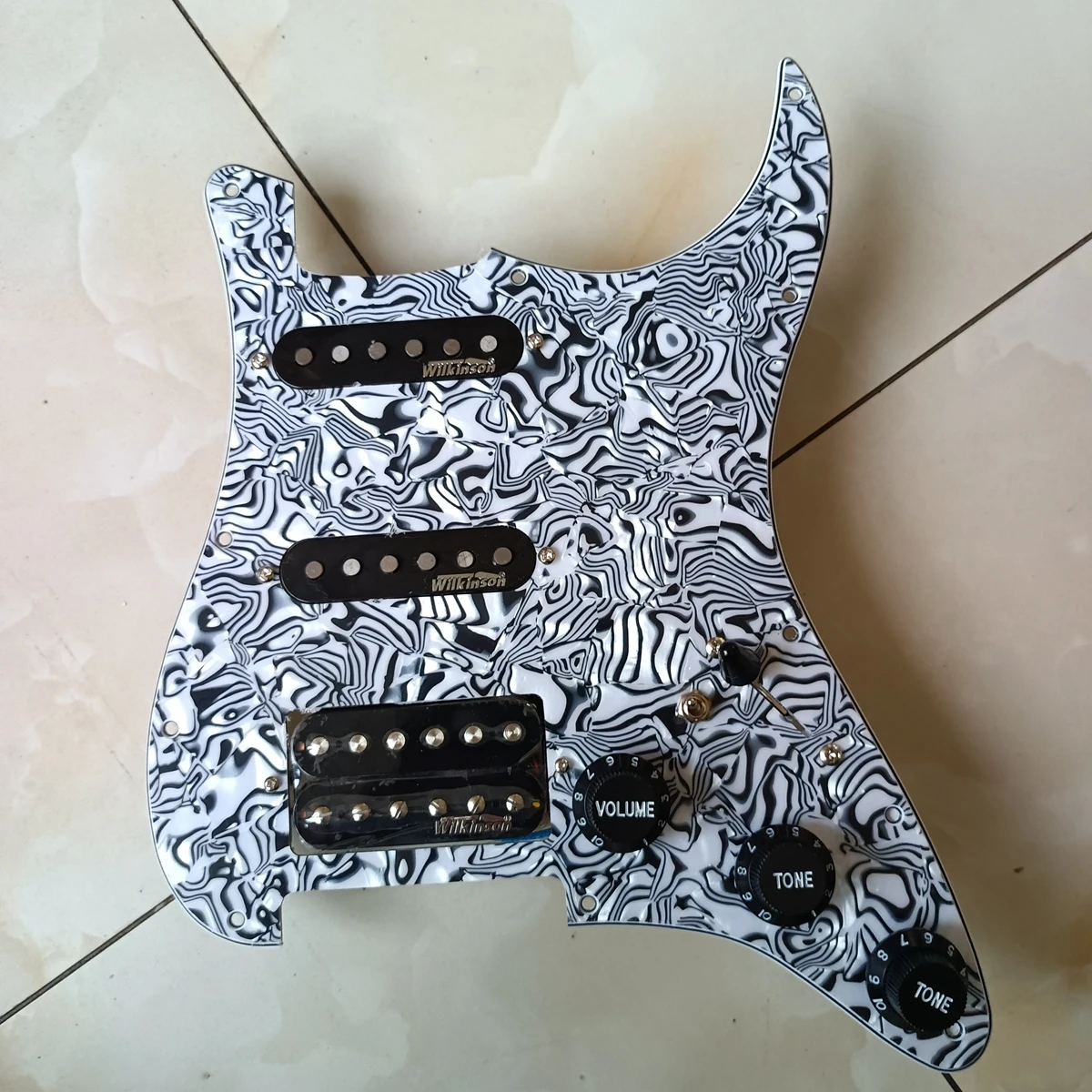 

Комплект многофункциональных переключателей черного цвета, обновленный Предварительно проводной Strat Pickguard, вилкинсон WVS Alnico 5, пикапы, подходят для гитары Fender