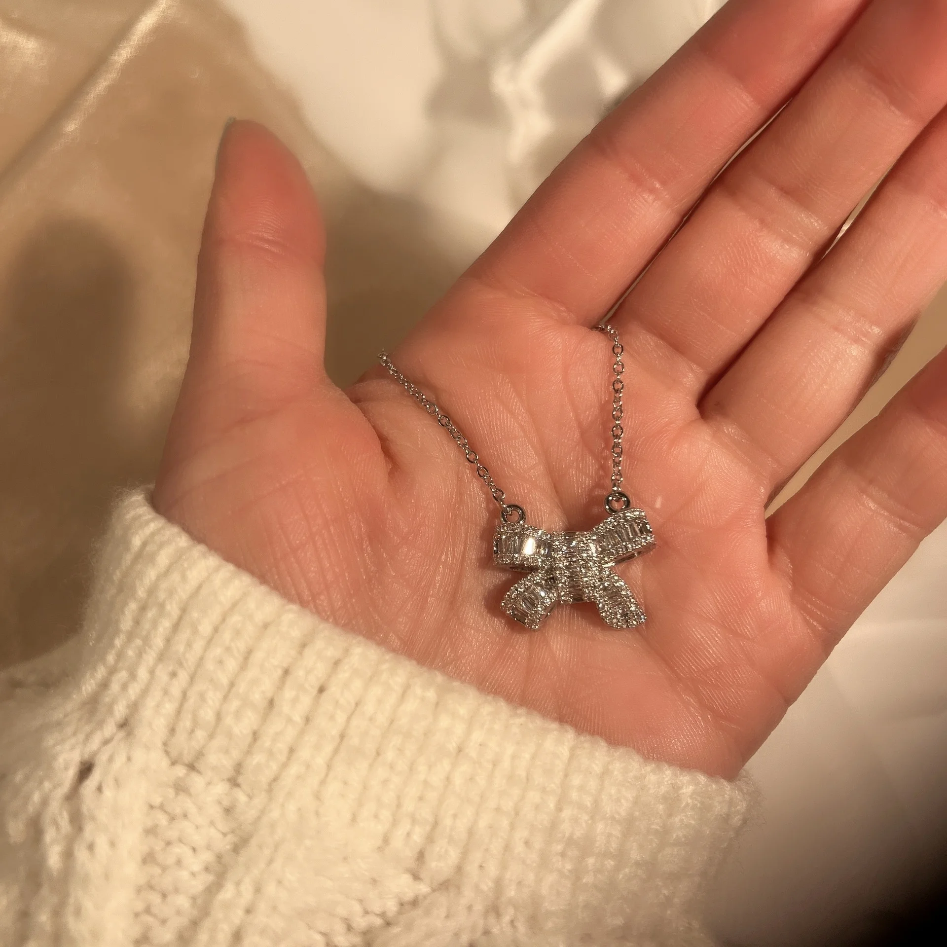 

Simple temperament bow full diamond collarbone chain cool wind exquisite jewelry design all-match necklace Birthday Party Gifts