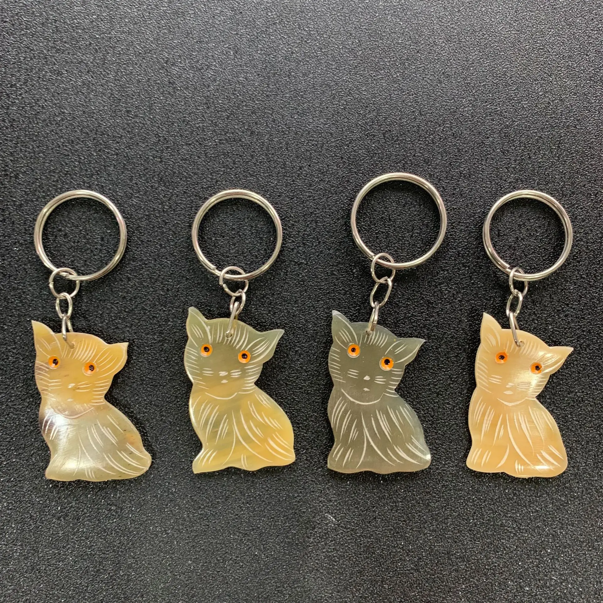 

Natural Buffalo Horn Pendant Kitten Pendant Handicraft Buffalo Horn Ornaments