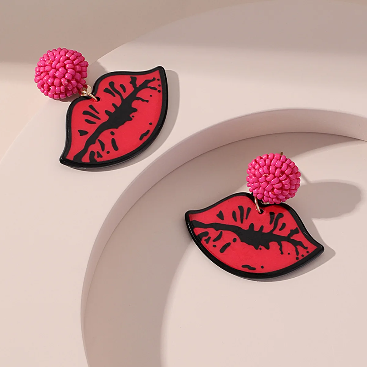 

Модные ювелирные изделия, аксессуары, красные губы, большие серьги для женщин