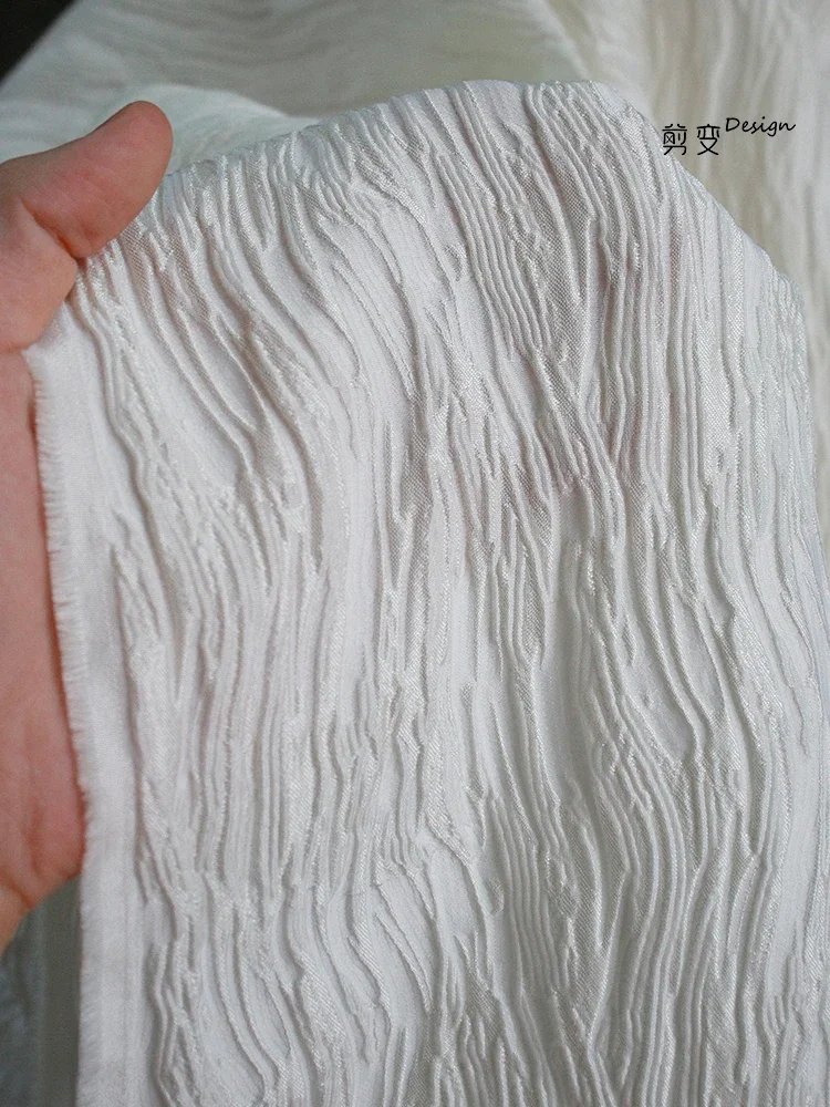 Жаккардовая ткань в полоску с трехмерной текстурой