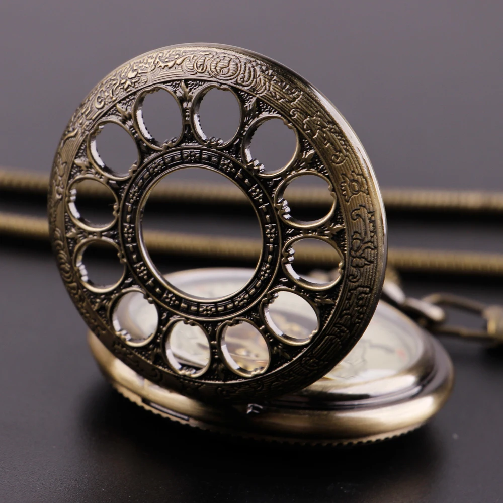 Women's Pocket Watch Vintage Hollow Roman Digital Display Mechanical Movement Pocket Fob Watches With Chain Unisex Gift