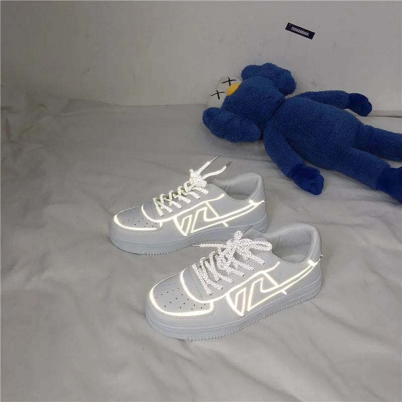 

2023 Summer Women Small White Shoes Laser Reflection Color Casual Air Force Ladies Men Vulcanized Flat Skateboard Unisex Sneaker