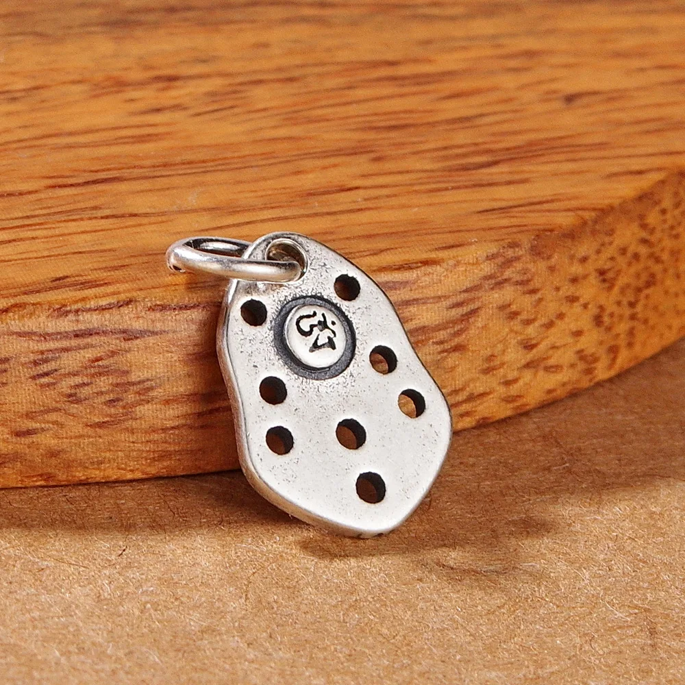 

Серебряный кулон-Броня из серебра 925 пробы с девятью глазами