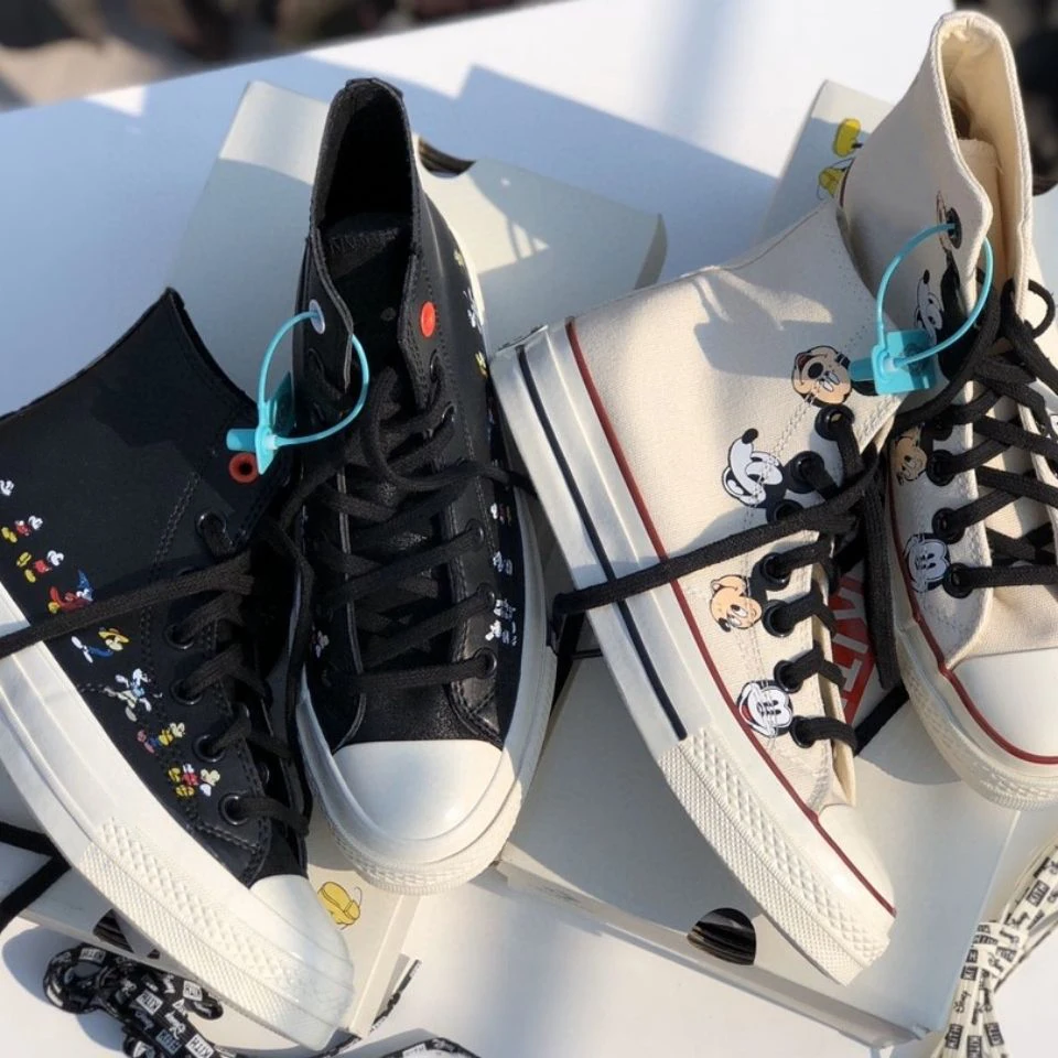 

Disney Mickey 2022 new shoes black and white high top canvas shoes lovers shoes casual shoes boys and girls luxury