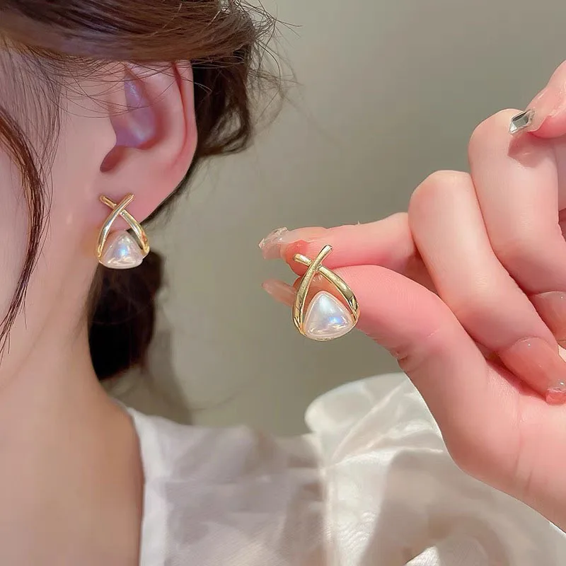 

2023 Design Sensory Geometry Cross Triangle Pearl Dropping Earrings New Cute Earrings For Cute Girls Fashion Jewelry Accessory