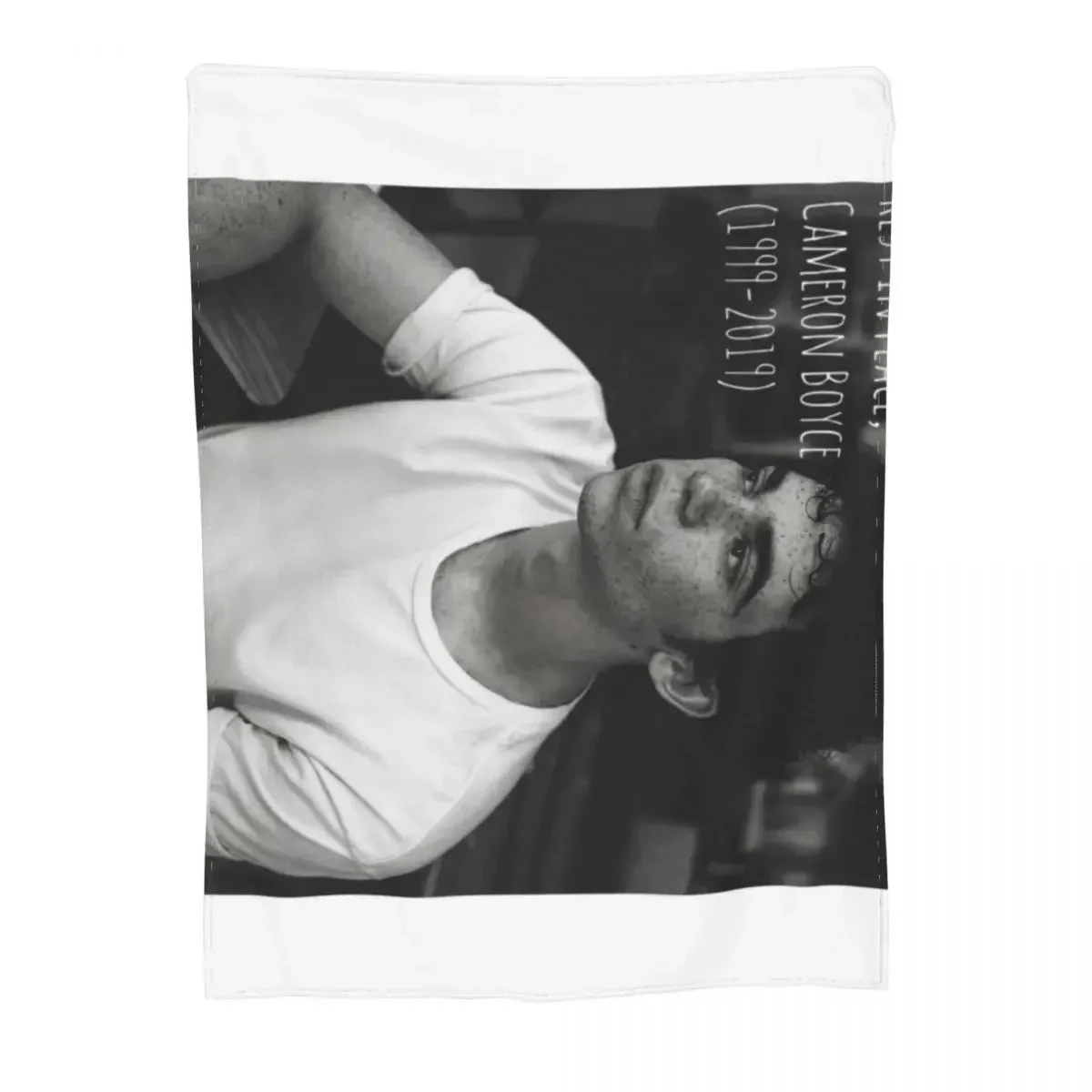 Роскошное тонкое декоративное одеяло Cameron Boyce