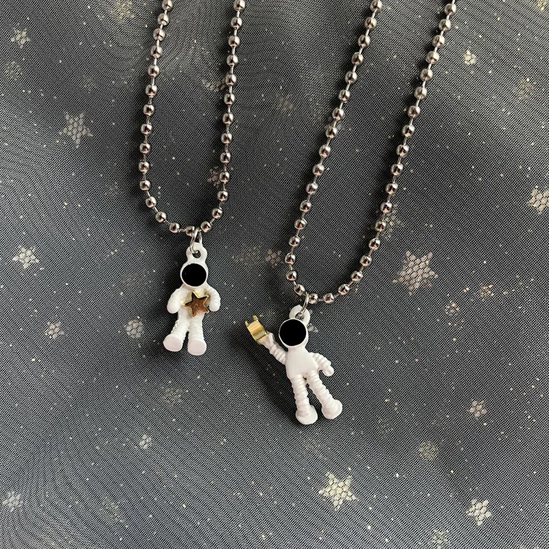 

Korean Fashion Astronaut Necklaces for Women Men Hip Hop Personality Spaceman Couple Pendant Collarbone Chain Collar Hombre