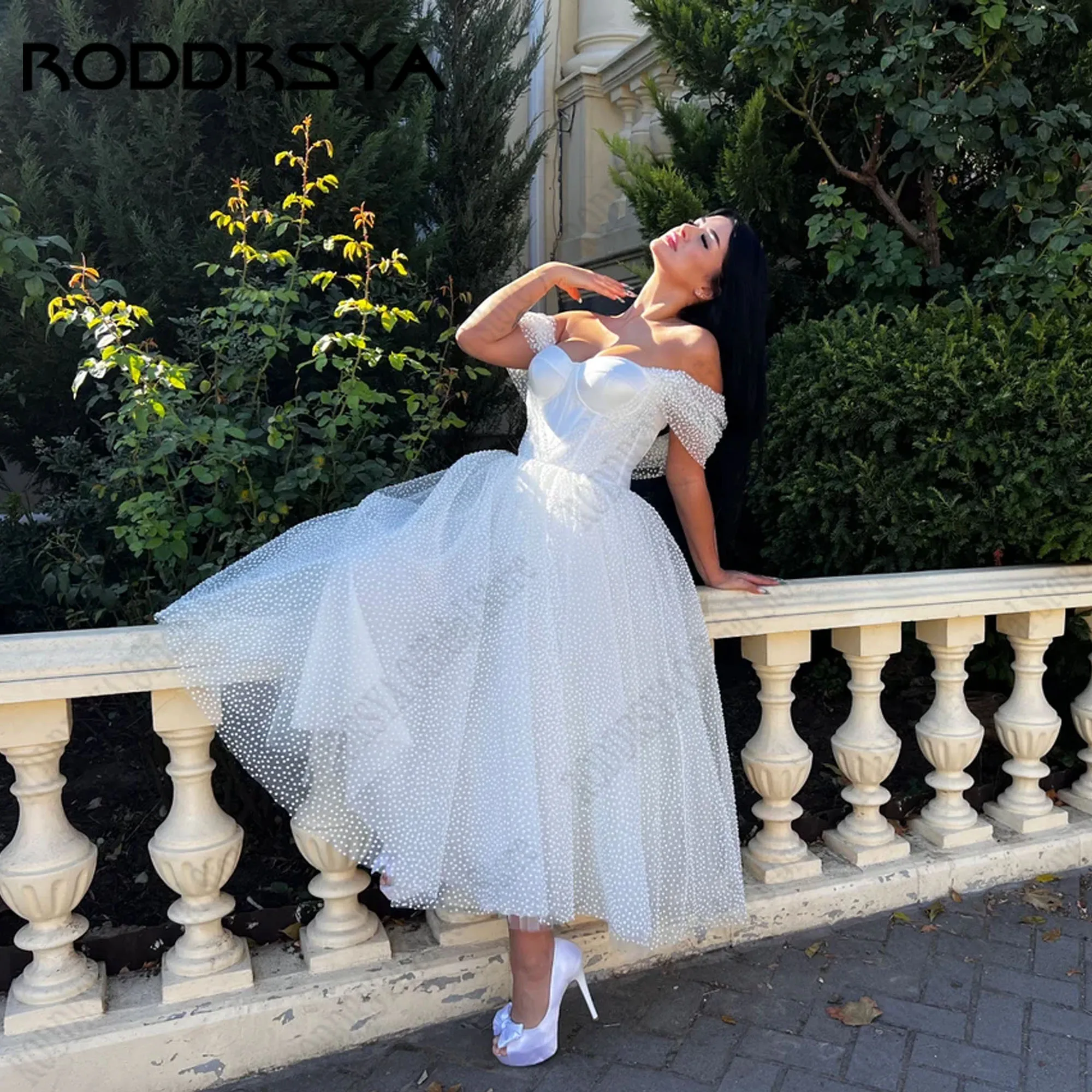 Фото Женское свадебное платье с открытой спиной RODDRSYA, короткое ТРАПЕЦИЕВИДНОЕ ПЛАТЬЕ с открытыми плечами, со шнуровкой, индивидуальный Короткая милая, обнаженное свадебное платье, обнаженное плечо, шрифтовое платье, сва №1