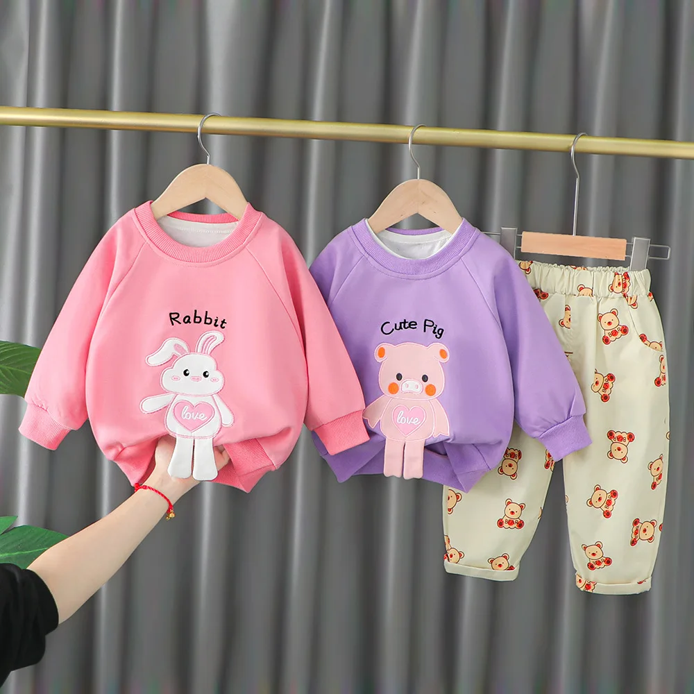 

Комплект одежды для маленьких мальчиков и девочек, верхняя одежда с милым мультяшным кроликом и свиньей, топы и штаны, комплект из 2 предмето...