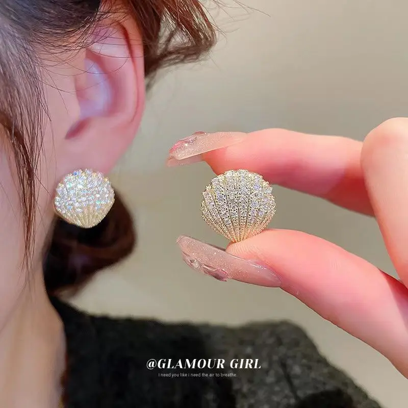 

2023 Senior Luxury Zircon White Pearl Shell Fan Ear Accessories Fashion Jewelry Party Girl Luxury Accessories For Womans Gift