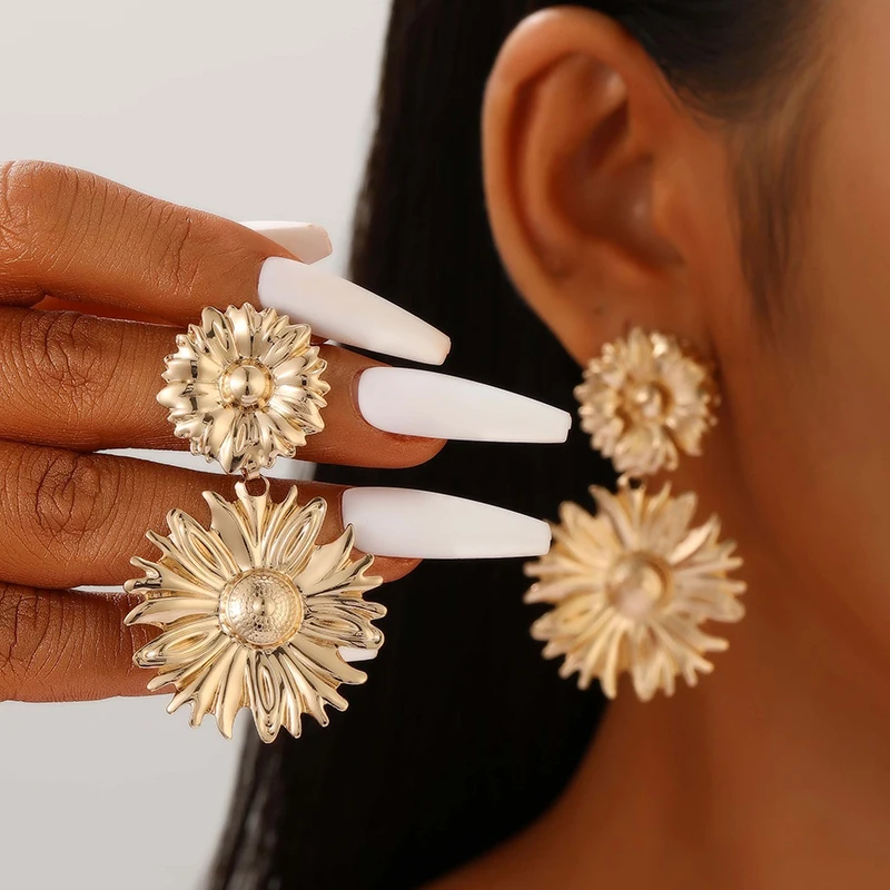 Очаровательные серьги-гвоздики в стиле ретро с волнистыми подсолнухами и