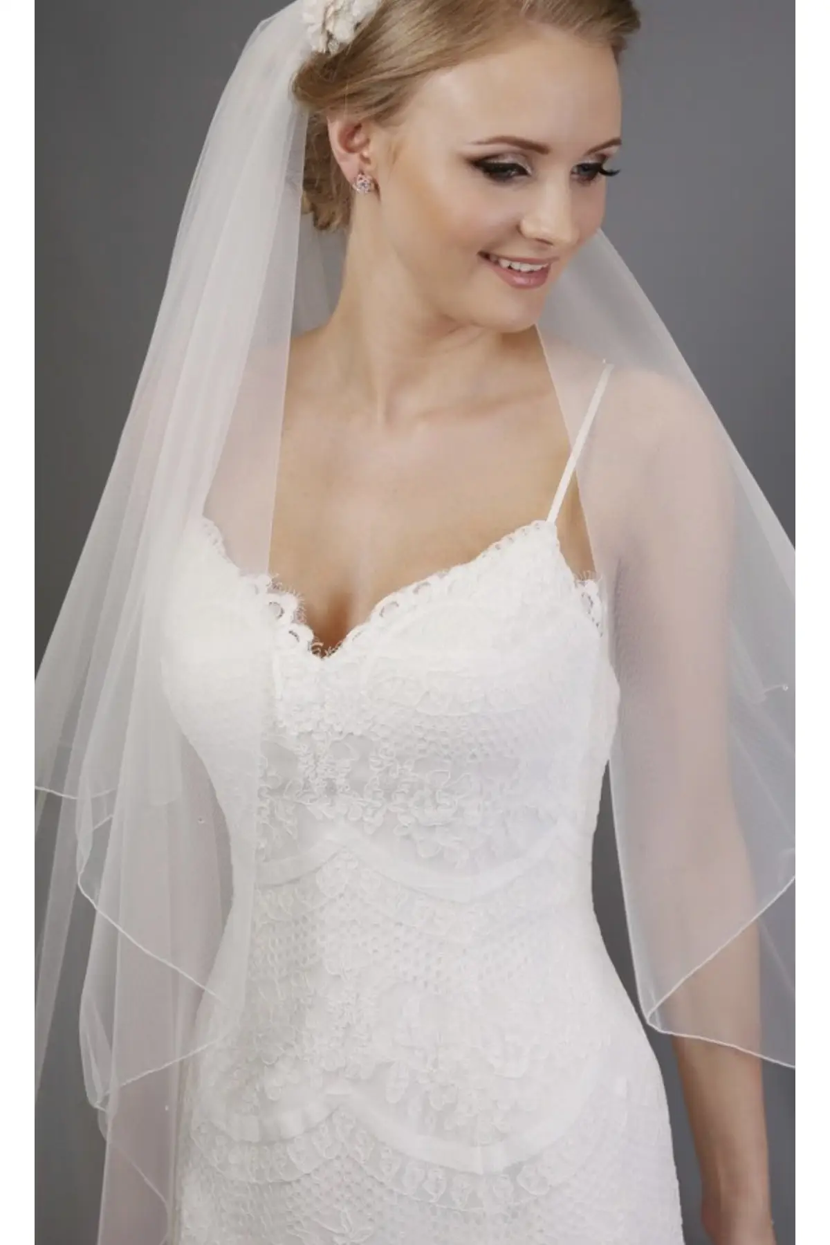 

Bridal Accessories Off White Bridal Veil 1.5 Meters 2 Layers Scalloped flower 1St Quality Tulle Wedding Bridal Accessory
