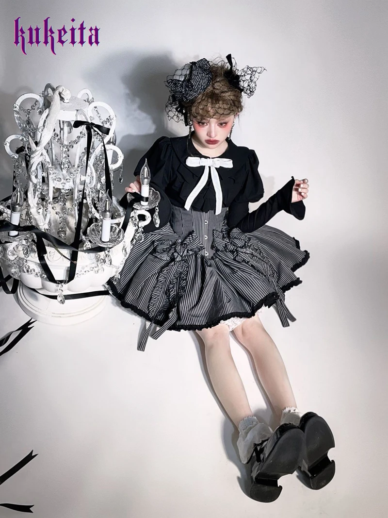 Фото Комплект Kukeita Gothic Lolita из 2 предметов: черно-белая блузка с длинными рукавами и милая пышная мини-юбка в полоску с завышенной талией, винтажный наряд в стиле принцессы №5