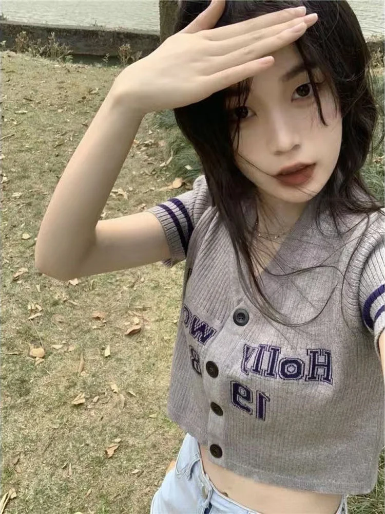 

Vintage V-neck Cardigan Women Letter Print Gothic Korean Button Design Ladies Cropped Cardigans Fashion Short Sleeve Tshirt Y2k