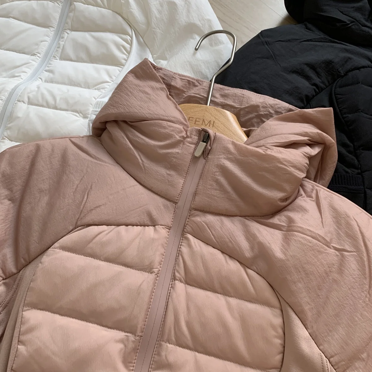 Women's Ultra Light Down Jacket 90% White Duck Female Slim Fit Yoga Lulu Trendy Portable Hoodie Outwear Coats DJ03