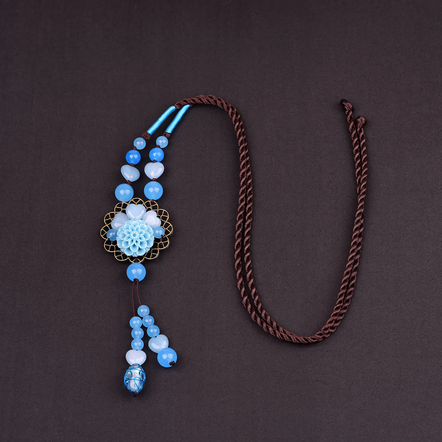 

Ожерелье с синим нефритом И цветком, подарочное ювелирное изделие, чокер из натурального камня, резной халцедон, тибетское серебро, китайск...