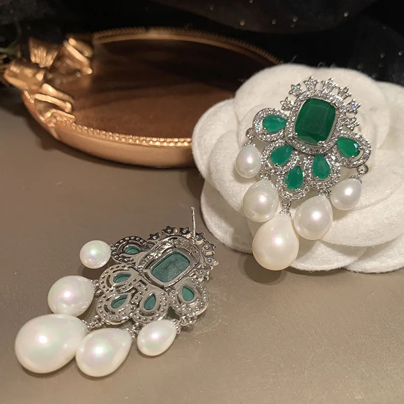 Билицветные модные серьги-кисточки с зеленым кубическим цирконием и белым