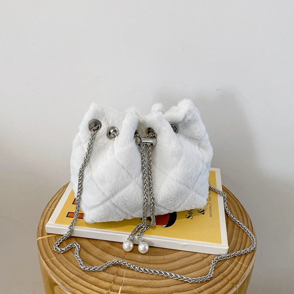 

Плюшевые женские сумки-мессенджеры, элегантная женская маленькая сумка на цепочке, зимняя Мягкая Повседневная модная простая сумка в ромби...