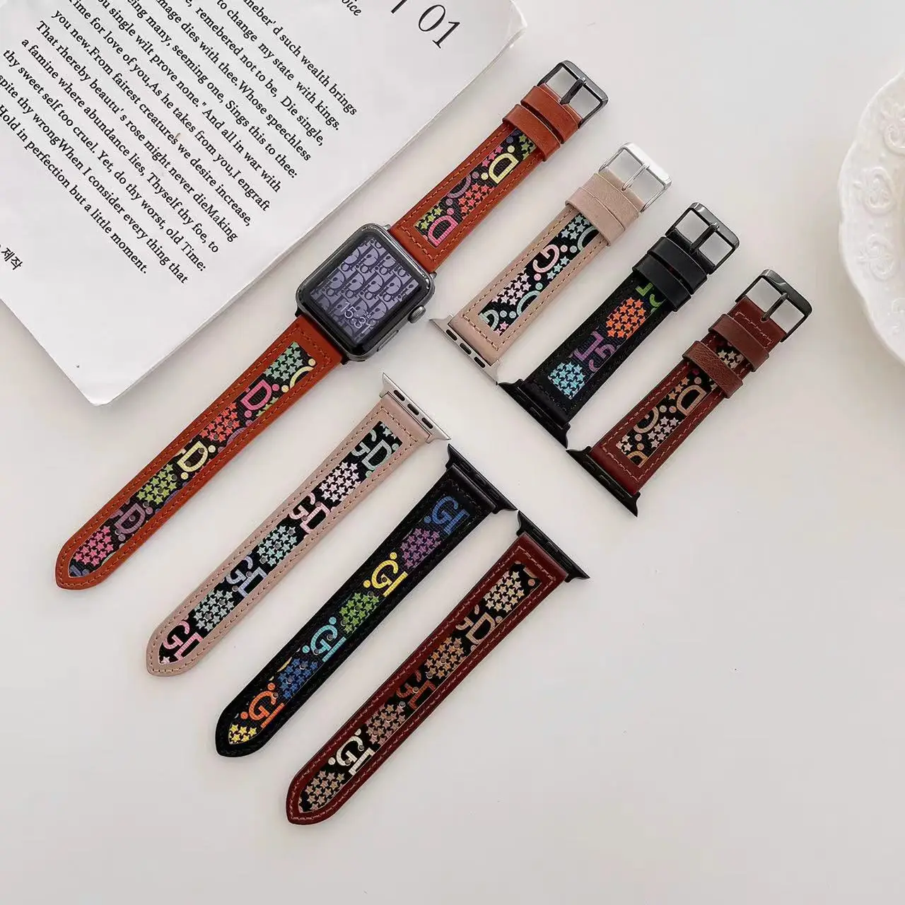 

Leather Strap For Apple Watch 7 45mm 41m Letter Style Bracelet Wristband For iWatch Series 6 5 4 3 SE 44mm 42mm 40mm 38mm Correa
