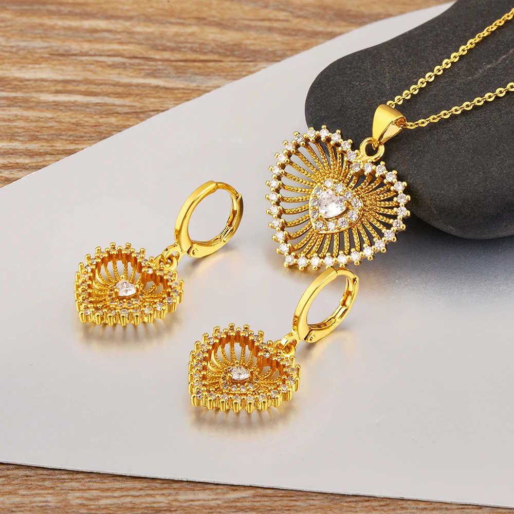 Женский ювелирный комплект из колье и серёг с кристаллами