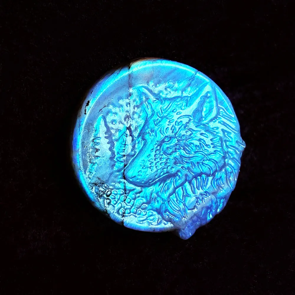 Лабрадорит статуэтка головы волка