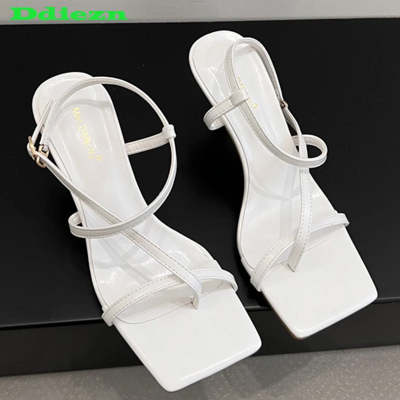 

Туфли-лодочки женские на высоком тонком каблуке