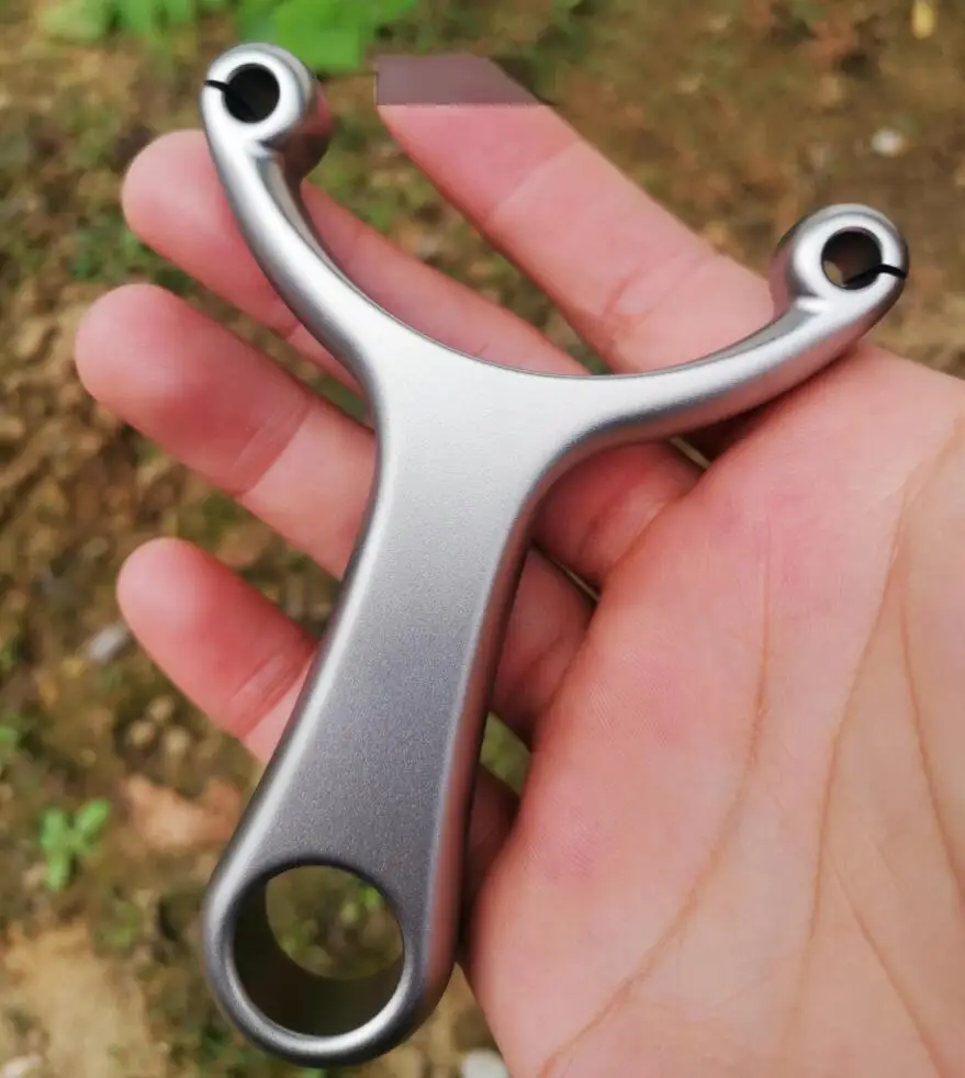 Powerful Titanium Alloy Hunting Slingshot with Rubber Band Fast Pressure Clip Slingshot Precision Outdoor Sports Catapult