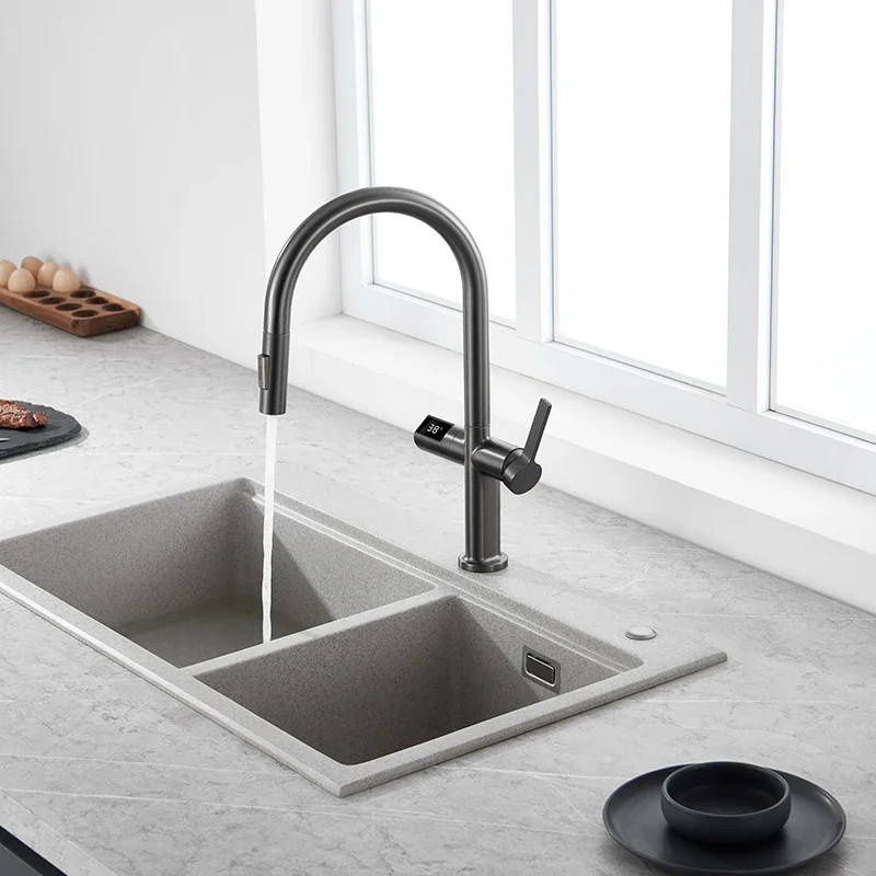 Современный гибкий кухонный смеситель с выдвижным распылением для горячей и