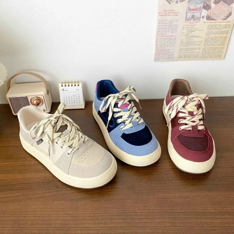 Маленькие белые туфли осенняя корзина на танкетке 2024 повседневные женские